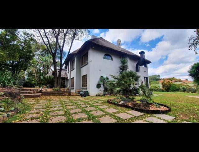 6 BEDROOM HOUSE FOR SALE IN VAL DE GRACE